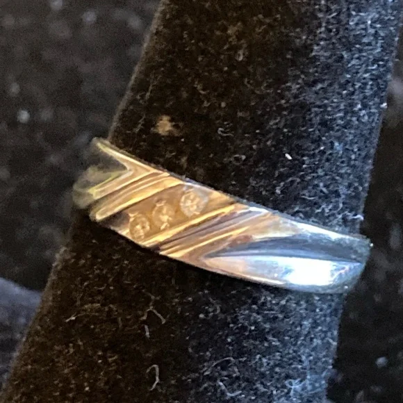 10 karat Men’s white gold wedding band